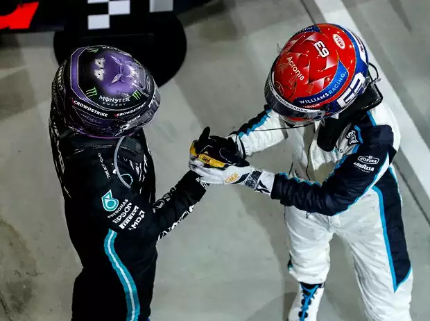 Lewis Hamilton (Mercedes) und George Russell (Williams) nach dem Qualifying zum Grand Prix von Belgien in Spa-Francorchamps 2021 Titel-Bild zur News: Lewis Hamilton (Mercedes) und George Russell (Williams) nach dem Qualifying zum Grand Prix von Belgien in Spa-Francorchamps 2021