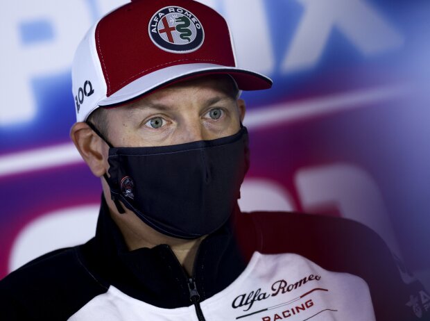 Titel-Bild zur News: Kimi Räikkönen (Alfa Romeo) bei der Pressekonferenz zum Grand Prix von Zandvoort in den Niederlanden 2021