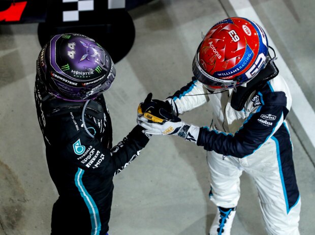 Titel-Bild zur News: Lewis Hamilton (Mercedes) und George Russell (Williams) nach dem Qualifying zum Grand Prix von Belgien in Spa-Francorchamps