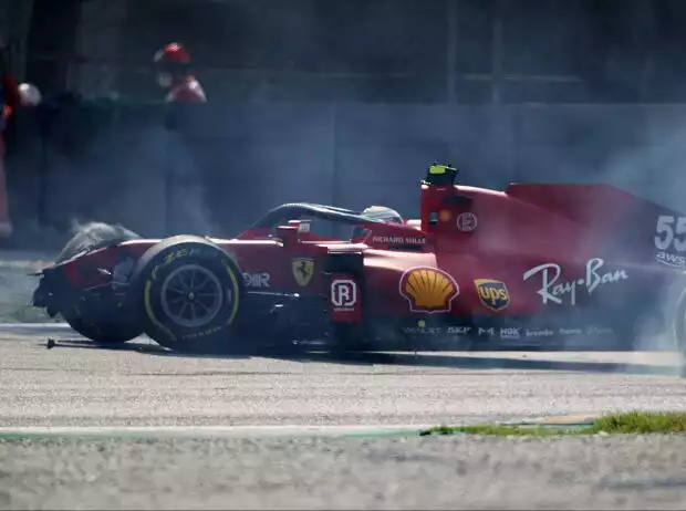 Unfall von Carlos Sainz (Ferrari) in der Ascari-Schikane im zweiten Freien Training zum Grand Prix von Italien in Monza 2021 Titel-Bild zur News: Unfall von Carlos Sainz (Ferrari) in der Ascari-Schikane im zweiten Freien Training zum Grand Prix von Italien in Monza 2021