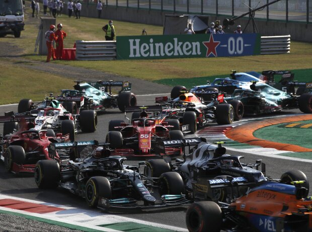 Titel-Bild zur News: Lewis Hamilton (Mercedes) verpatzt den Start beim F1-Sprint zum Grand Prix von Italien in Monza 2021