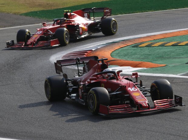 Titel-Bild zur News: Charles Leclerc vor Ferrari-Teamkollege Carlos Sainz im Sprintqualifying zum Grand Prix von Italien der Formel 1 2021 in Monza