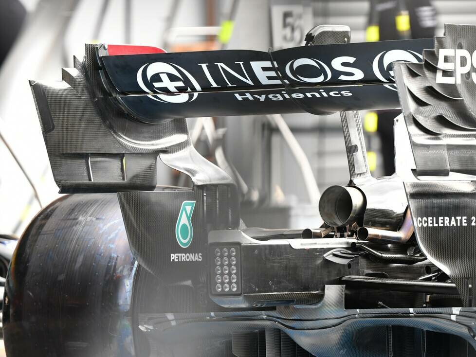Auspuff am Mercedes W12