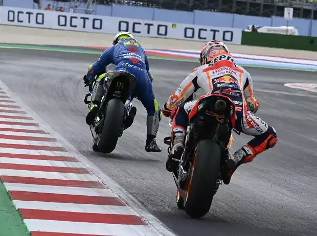 Titel-Bild zur News: Marc Marquez hinter Joan Mir