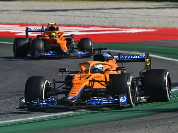 Daniel Ricciardo führt vor seinem McLaren-Teamkollegen Lando Norris beim Grand Prix von Italien in Monza 2021 Titel-Bild zur News: Daniel Ricciardo führt vor seinem McLaren-Teamkollegen Lando Norris beim Grand Prix von Italien in Monza 2021
