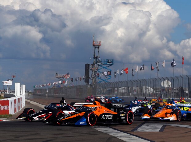 Titel-Bild zur News: Renn-Action beim Grand Prix von St. Petersburg der IndyCar-Sason 2020