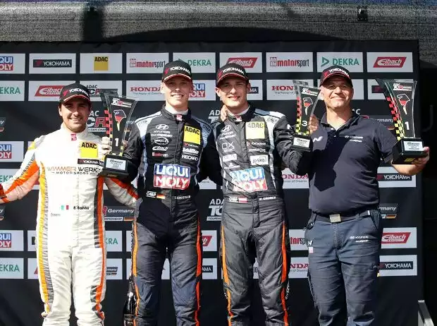 Luca Engstler und Nico Gruber auf dem Podium in Hockenheim Titel-Bild zur News: Luca Engstler und Nico Gruber auf dem Podium in Hockenheim