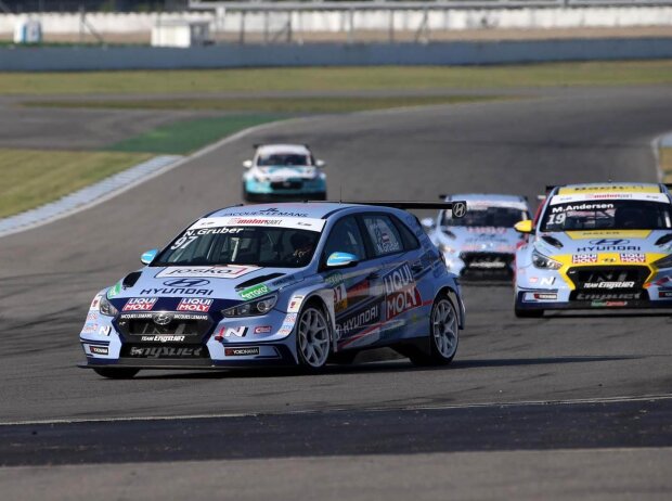 Nico Gruber vor Martin Andersen auf dem Hockenheimring