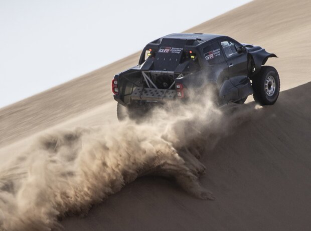 Mit dem Toyota Hilux fordern die Japaner Audi und Prodrive heraus Mit dem Toyota Hilux fordern die Japaner Audi und Prodrive heraus