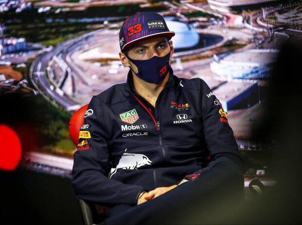Titel-Bild zur News: Max Verstappen (Red Bull) in der FIA-Pressekonferenz beim Medien-Donnerstag in Sotschi, Grand Prix von Russland 2021