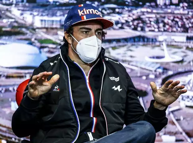 Fernando Alonso (Alpine) in der Pressekonferenz vor dem Formel-1-Rennen in Russland 2021 Titel-Bild zur News: Fernando Alonso (Alpine) in der Pressekonferenz vor dem Formel-1-Rennen in Russland 2021