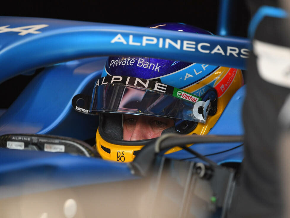 Fernando Alonso im Cockpit des Formel-1-Autos von Alpine