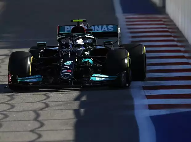 Titel-Bild zur News: Valtteri Bottas im Mercedes W12 im Freien Training zum Grand Prix von Russland der Formel 1 2021 in Sotschi auf dem Sochi Autodrom