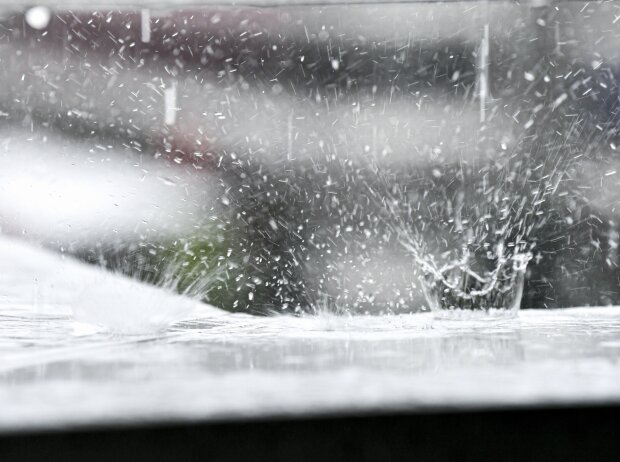 Titel-Bild zur News: Regen in Sotschi