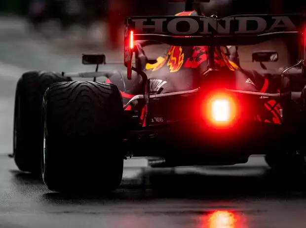 Max Verstappen (Red Bull RB16B) im Qualifying zum Formel-1-Rennen von Russland in Sotschi 2021 Titel-Bild zur News: Max Verstappen (Red Bull RB16B) im Qualifying zum Formel-1-Rennen von Russland in Sotschi 2021