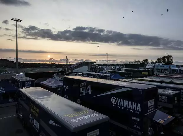 Superbike-Fahrerlager in Jerez Titel-Bild zur News: Superbike-Fahrerlager in Jerez
