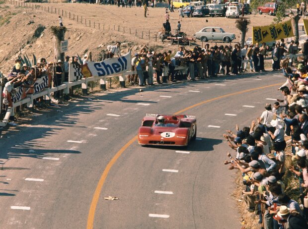 Nino Vaccarella im Alfa Romeo T33/3 bei der Targa Florio 1971 Nino Vaccarella im Alfa Romeo T33/3 bei der Targa Florio 1971