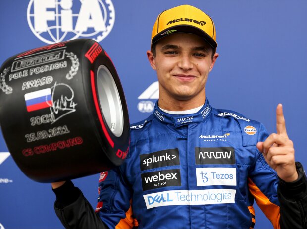 Titel-Bild zur News: Lando Norris (McLaren) mit dem Pirelli-Poleposition-Award nach dem Qualifying zum Grand Prix von Russland in Sotschi 2021