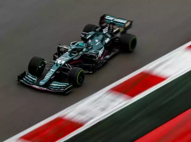 Titel-Bild zur News: Lance Stroll (Aston Martin AMR21) im Qualifying zum Formel-1-Rennen von Russland in Sotschi 2021