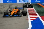 Lando Norris (McLaren) und Lewis Hamilton (Mercedes) 