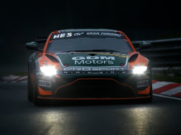 Prosport-Aston-Martin Vantage GT4 bei der Nürburgring-Langstrecken-Serie (NLS, Ex-VLN) auf der Nürburgring-Nordschleife Prosport-Aston-Martin Vantage GT4 bei der Nürburgring-Langstrecken-Serie (NLS, Ex-VLN) auf der Nürburgring-Nordschleife