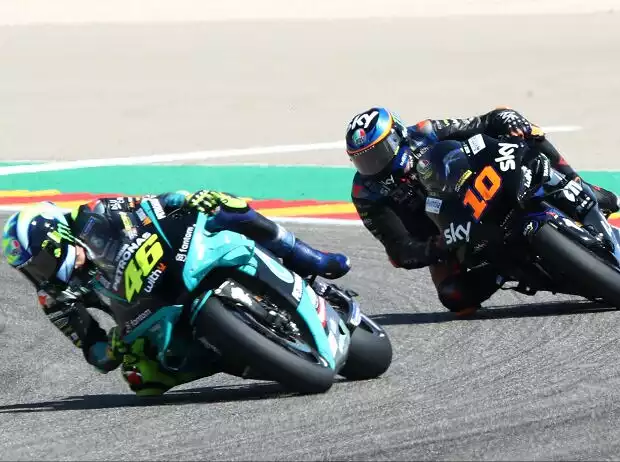 Valentino Rossi und sein Halbbruder Luca Marini in Aragon 2021. Titel-Bild zur News: Valentino Rossi und sein Halbbruder Luca Marini in Aragon 2021.