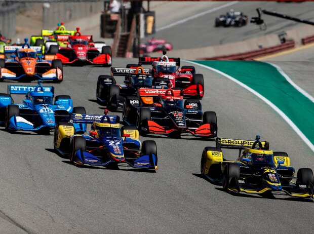 Titel-Bild zur News: Start zum IndyCar-Rennen 2021 auf dem Laguna Seca Raceway