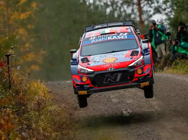 Titel-Bild zur News: Craig Breen springt in seinem Hyundai an die Spitze der Rallye Finnland