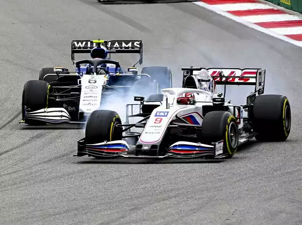 Titel-Bild zur News: Nikita Masepin (Haas VF21) vor Nicholas Latifi (Williams FW43B) beim Formel-1-Rennen von Russland in Sotschi 2021