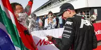 Kelvin van der Linde feiert seinen DTM-Sieg in Hockenheim