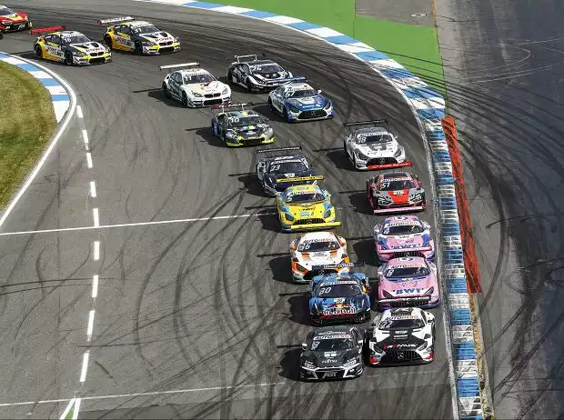 Start des DTM-Rennens in Hockenheim Titel-Bild zur News: Start des DTM-Rennens in Hockenheim