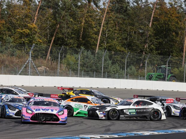 DTM-Crash am Hockenheimring: In der Spitzkehre kollidieren mehrere Autos DTM-Crash am Hockenheimring: In der Spitzkehre kollidieren mehrere Autos