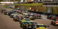Kollision beim Start des ADAC GT Masters auf dem Sachsenring 2021