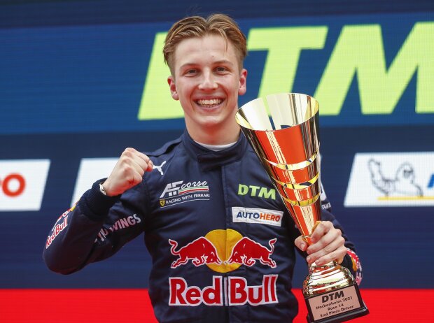 Liam Lawson bejubelt P2 und die Tabellenführung vor dem DTM-Finale 2021 Liam Lawson bejubelt P2 und die Tabellenführung vor dem DTM-Finale 2021