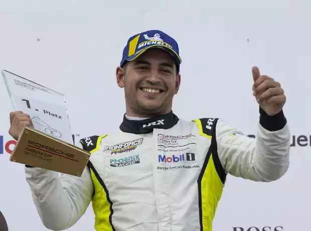 Ayhancan Güven bejubelt seinen Sieg im Porsche-Carrera-Cup auf dem Sachsenring 2021 Titel-Bild zur News: Ayhancan Güven bejubelt seinen Sieg im Porsche-Carrera-Cup auf dem Sachsenring 2021