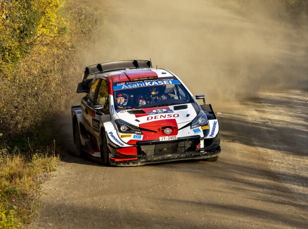 Titel-Bild zur News: Kalle Rovanperä in seinem Toyota-Yaris bei der WRC-Rallye in Finnland