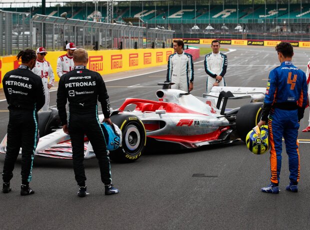 Titel-Bild zur News: Das neue Formel-1-Auto für 2022 in Silverstone