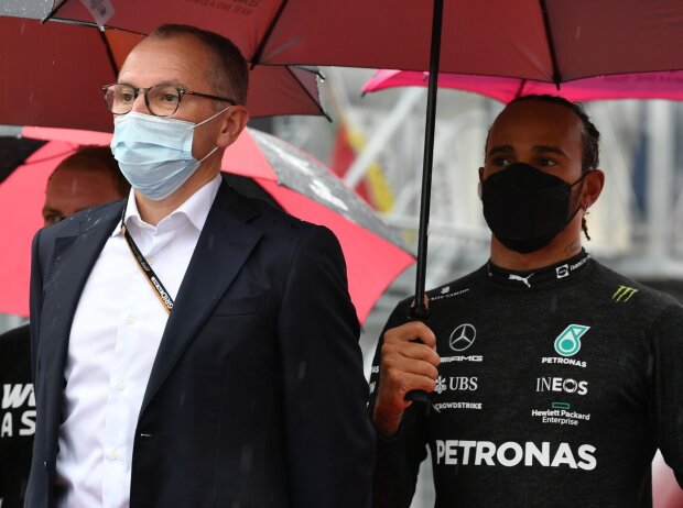 Titel-Bild zur News: Formel-1-Boss Stefano Domenicali und Mercedes-Pilot Lewis Hamilton