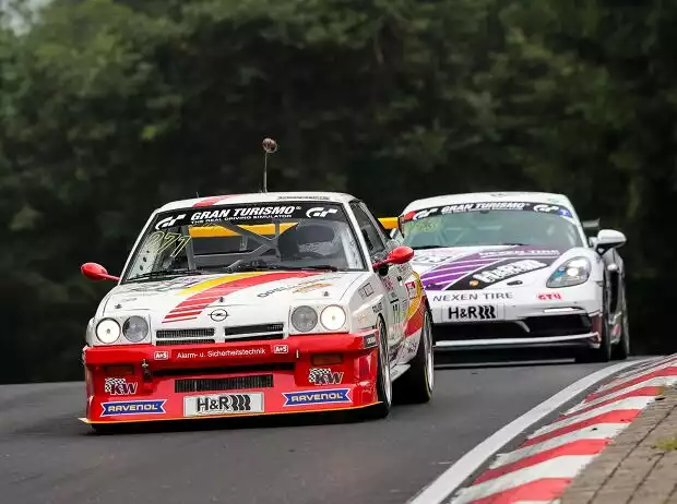Olaf Beckmann, Peter Hass, Olaf Manthey im Opel Manta in der VL/NLS 2021 Titel-Bild zur News: Olaf Beckmann, Peter Hass, Olaf Manthey im Opel Manta in der VL/NLS 2021