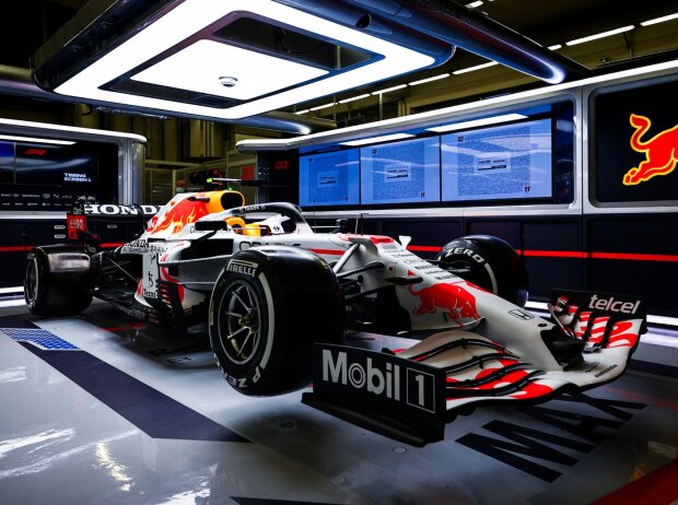 Titel-Bild zur News: Red-Bull-Honda RB16B in Spezial-Lackierung für den Türkei-GP der Formel 1 2021
