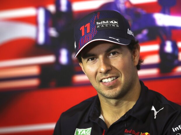 Titel-Bild zur News: Sergio Perez in der Formel-1-Pressekonferenz zum Türkei-Grand-Prix