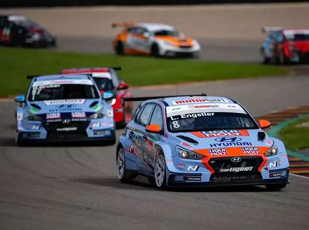 Luca Engstler im Hyundai i30 N TCR auf dem Sachsenring Titel-Bild zur News: Luca Engstler im Hyundai i30 N TCR auf dem Sachsenring