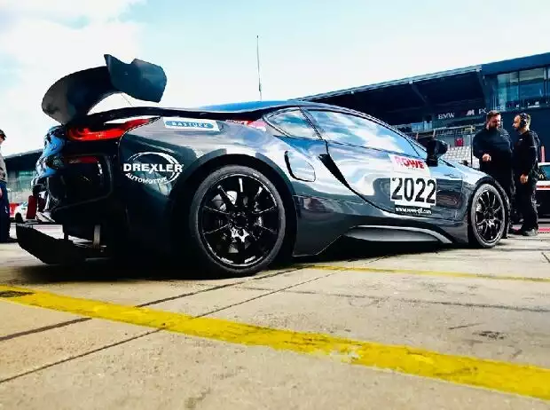 BMW i8 von Sorg Rennsport bei NLS-Einstellfahrten 2021 Titel-Bild zur News: BMW i8 von Sorg Rennsport bei NLS-Einstellfahrten 2021