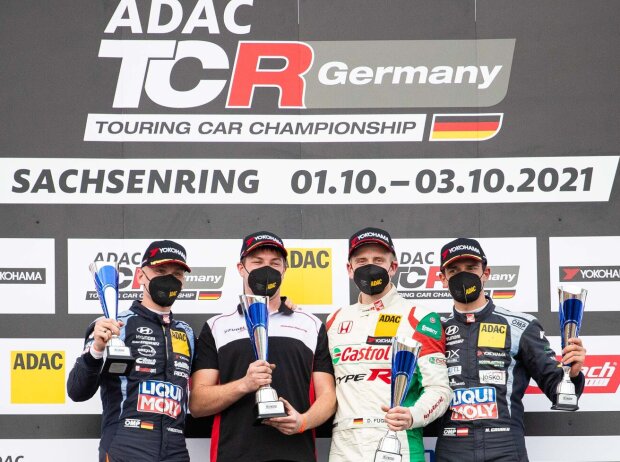 Siegerehrung der TCR Germany auf dem Sachsenring Siegerehrung der TCR Germany auf dem Sachsenring