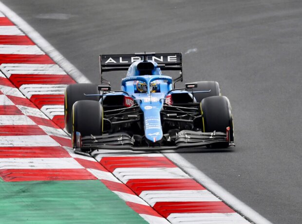 Titel-Bild zur News: Fernando Alonso (Alpine A521) im Training zum Formel-1-Rennen der Türkei in Istanbul 2021