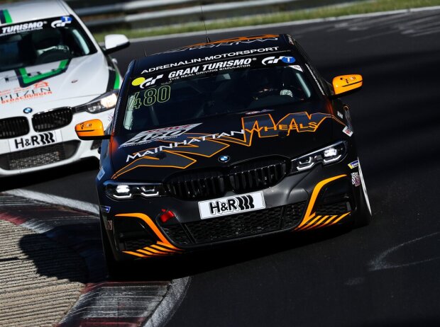 Christopher Rink, Philipp Stahlschmidt und Daniel Zils auf ihrem BMW 330i (VT2) in der VLN/NLS 2021