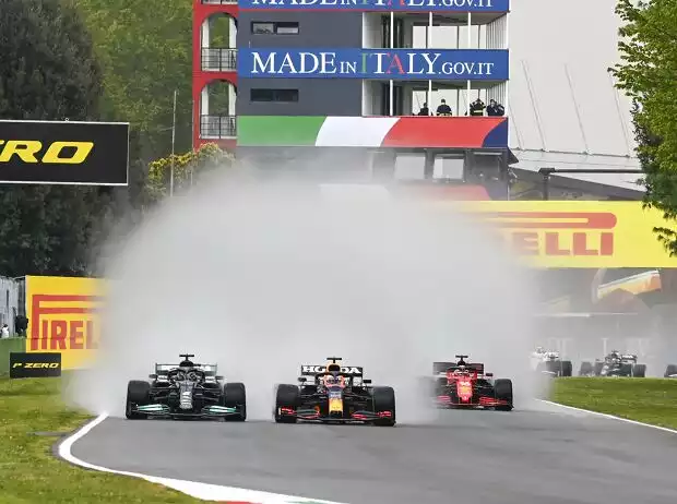 Max Verstappen beim Start zum Formel-1-Rennen in Imola Titel-Bild zur News: Max Verstappen beim Start zum Formel-1-Rennen in Imola