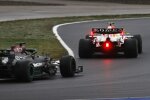 Sergio Perez (Red Bull) und Lewis Hamilton (Mercedes) 