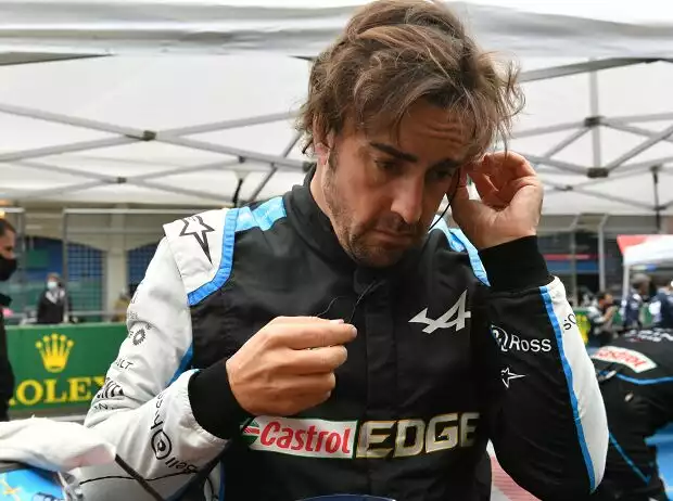 Fernando Alonso (Alpine) vor dem Formel-1-Rennen in Istanbul 2021 Titel-Bild zur News: Fernando Alonso (Alpine) vor dem Formel-1-Rennen in Istanbul 2021