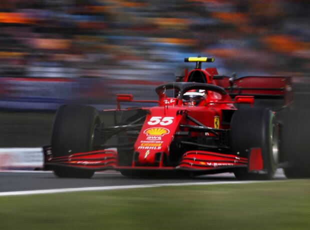 Titel-Bild zur News: Carlos Sainz im Ferrari SF21 auf Intermediate-Reifen
